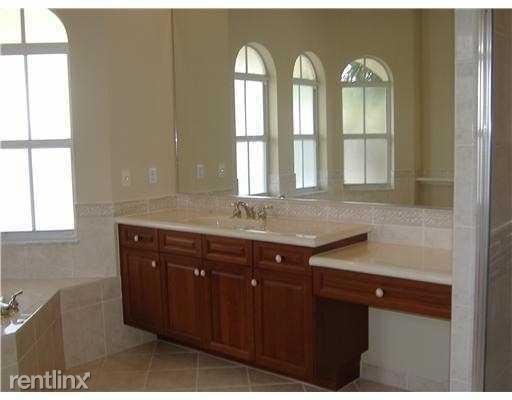 Building Photo - 4927 SW 167th Ave