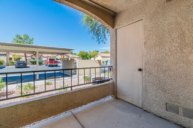 Building Photo - 2 Bedroom/2 Bathroom Condo in Quiet Gated ...