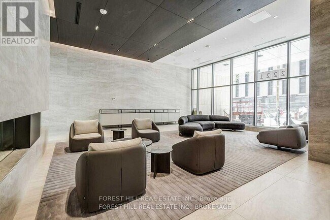 Photo du bâtiment - 2221-2221 Yonge St