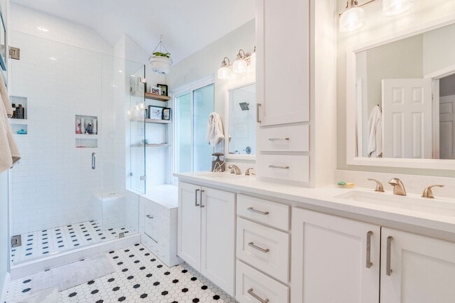 Building Photo - 10803 Sans Souci Pl