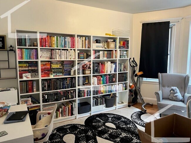 Foto del edificio - Avl NOW - No Fee! Charming 2BR condo located near Allston/Brookline border