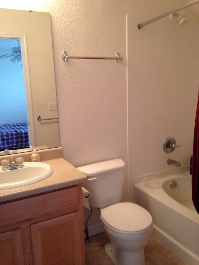 Building Photo - Spacious 2 bed 2.5 bath Broomfield Townhom...