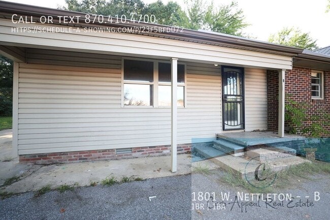 Building Photo - First month move in special $450!!!  Compl...
