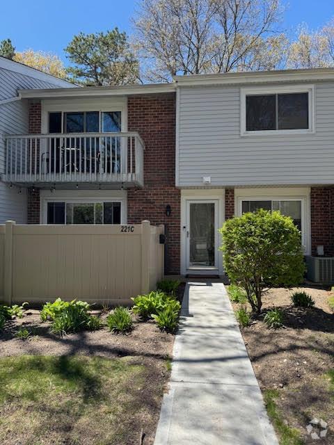 Building Photo - 221 Springmeadow Dr