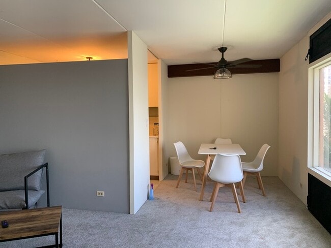 Building Photo - Perfect City Living in Honolulu! Partially...
