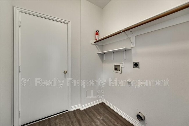 Foto del edificio - 5501 Fairfax Ct