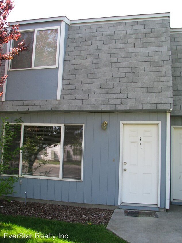 Primary Photo - 3 br, 2.5 bath House - 400 S. Morain #7