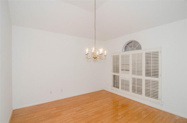 Foto del edificio - 14926 Lindenbrook Ln