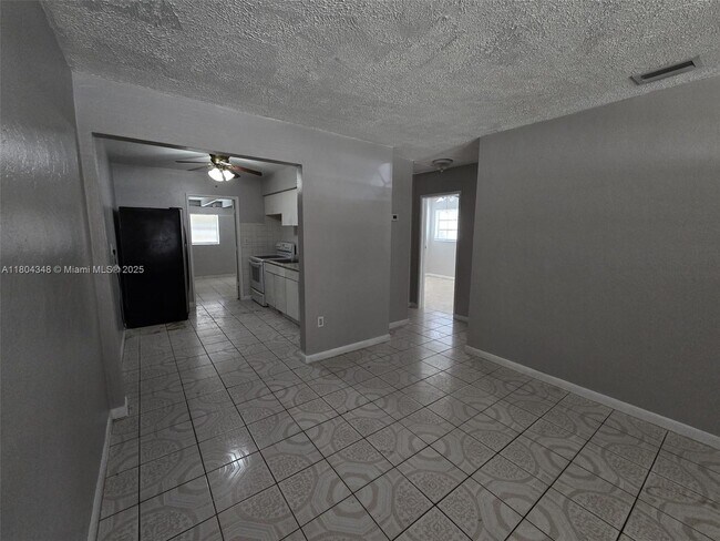 Foto del edificio - 480 NE 136th St