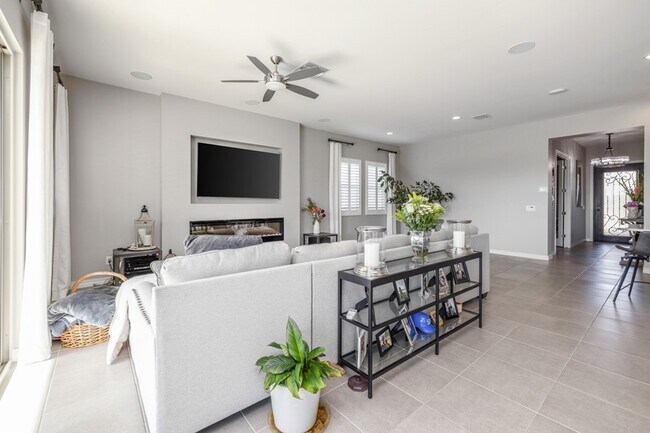 Building Photo - LUXURIOUS HOME IN SAN TAN VALLEY!
