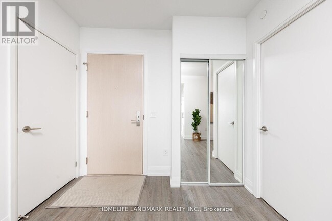 Photo du bâtiment - 77 Mutual St