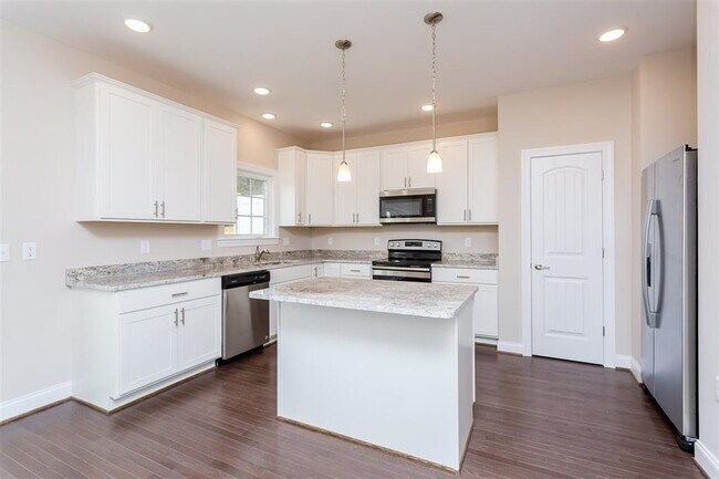 Building Photo - 1073 Bluemoon Dr