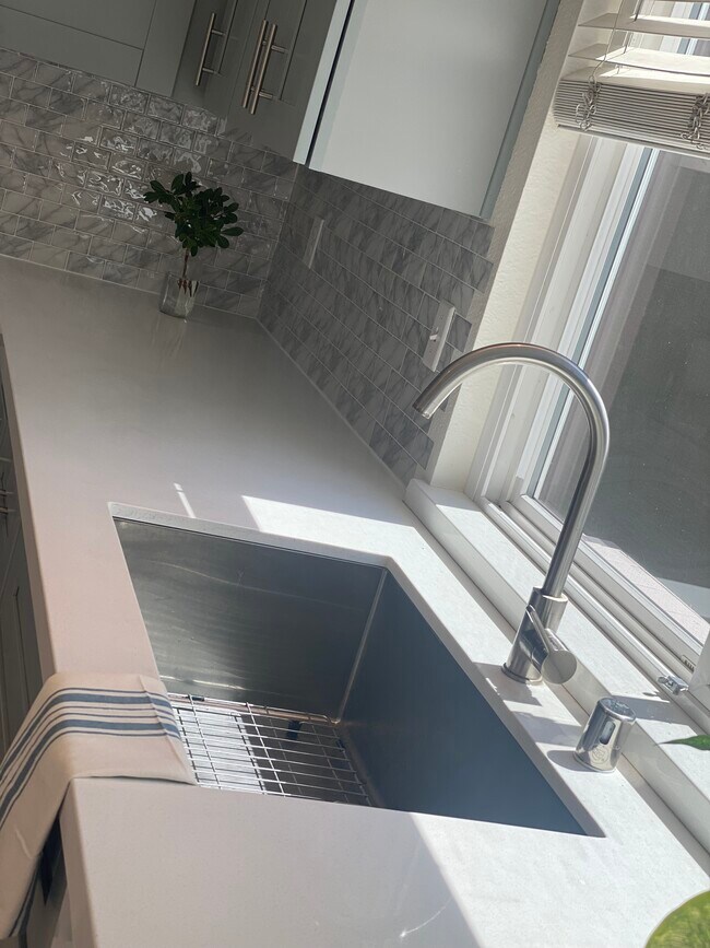 Building Photo - 10832 Caravelle Pl