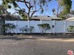 Building Photo - 15227 Valleyheart Dr