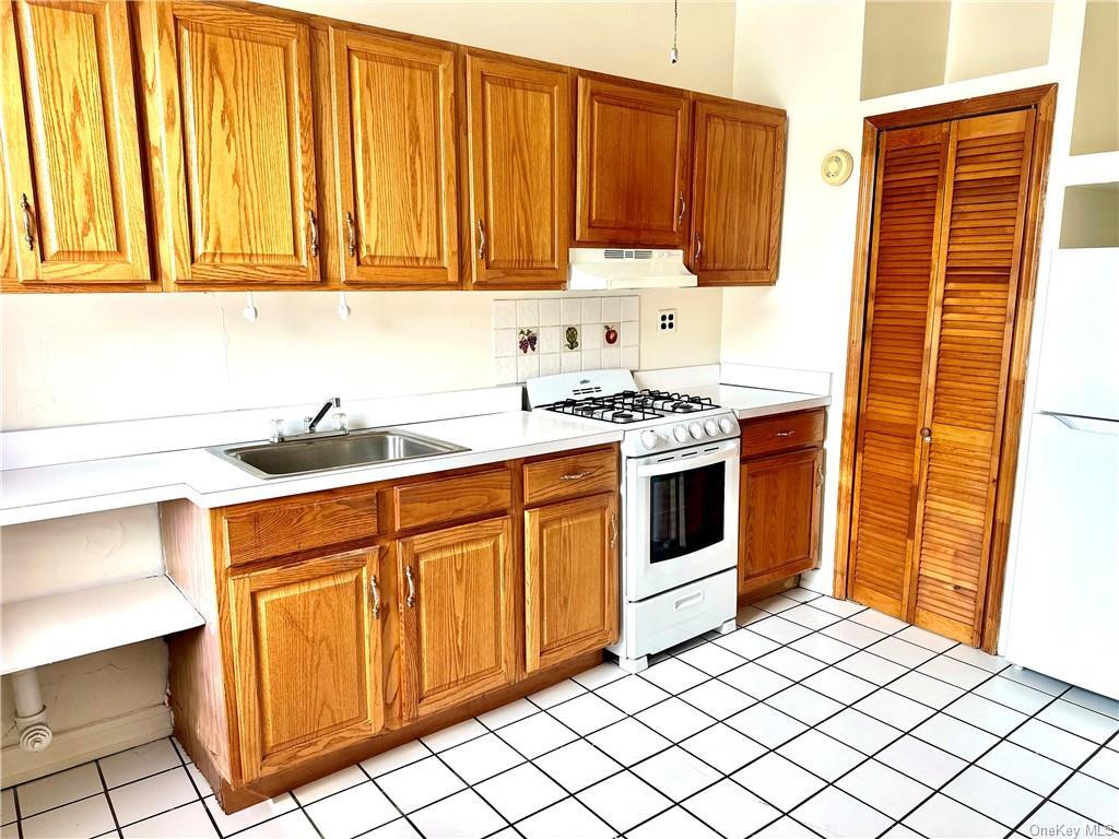 88 Lincoln Ave Unit 1H, Pelham, NY 10803 Room for Rent in Pelham, NY