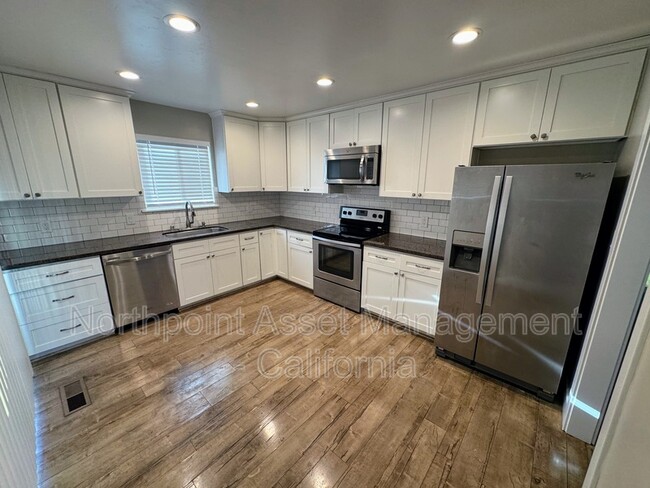 Building Photo - 845 Commons Dr
