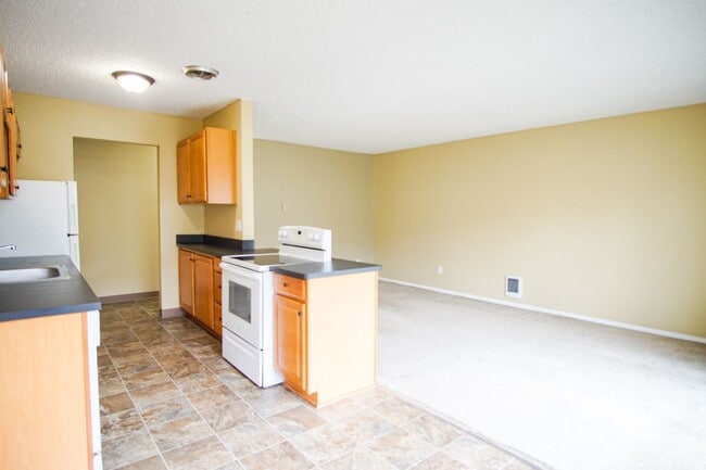 Building Photo - 3705 SE 35th Pl
