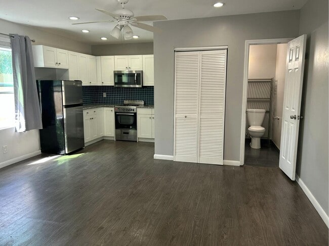 Foto del edificio - 411 Nathan Hale Rd