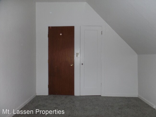 Building Photo - 240 N Roop St