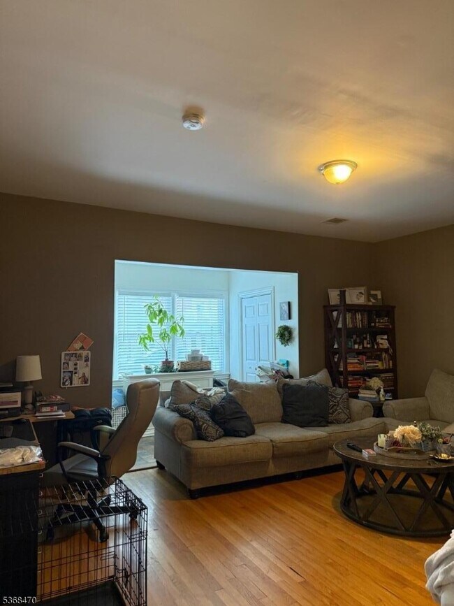 Foto del edificio - 191 Oakwood Ave