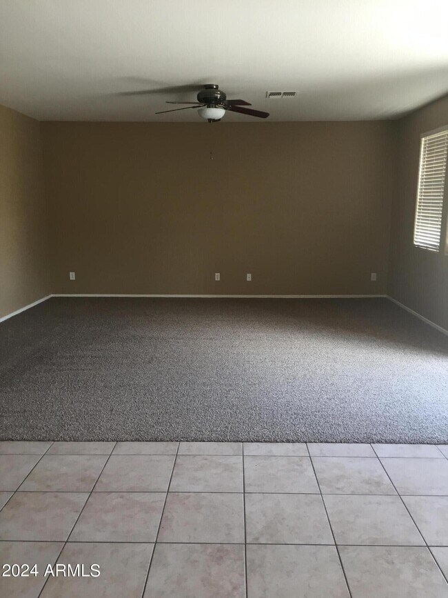 Foto del edificio - 46073 W Belle Ave
