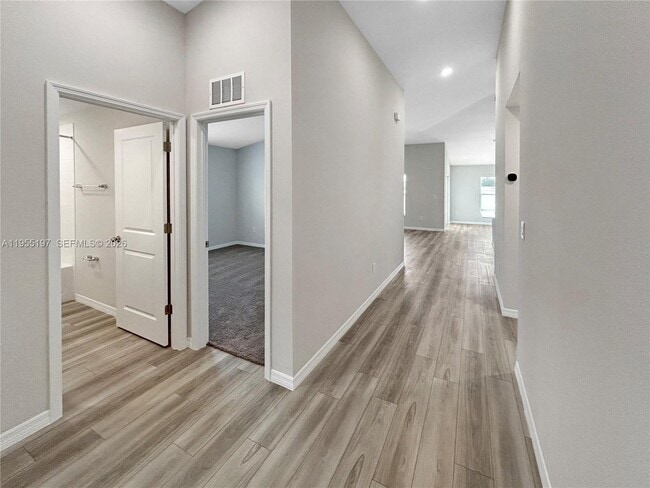 Building Photo - 2060 Stillview Pass