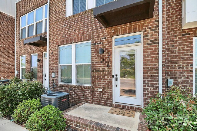 Foto del edificio - 256 Parkwood Ave