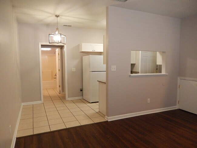 Building Photo - 3100 Dian Rd