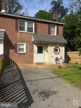 Building Photo - 39 N Pennewell Dr