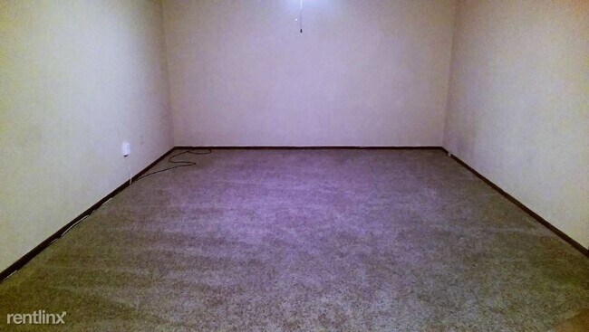 Building Photo - 2 br, 1 bath Townhome - 3904 W. Elm