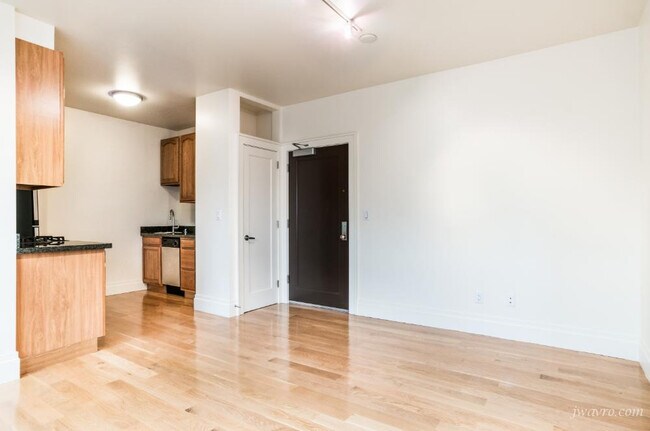Building Photo - 1476 Valencia St