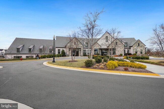 Foto del edificio - 23651 Havelock Walk Ter