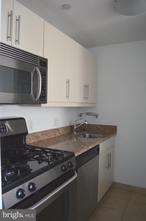 Primary Photo - 219-29 S 18th St