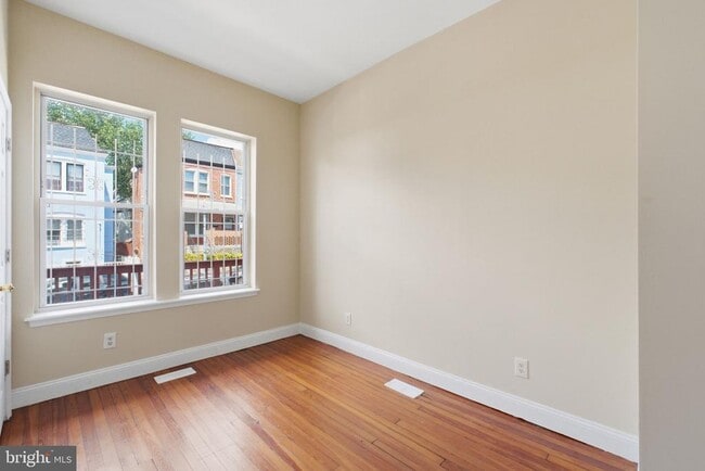 Building Photo - 720 Gresham Pl NW