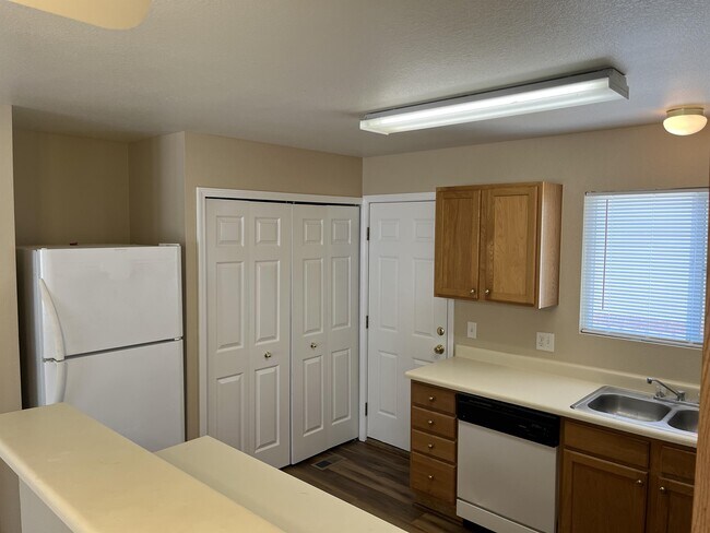 Building Photo - 2645 Bannister Ct