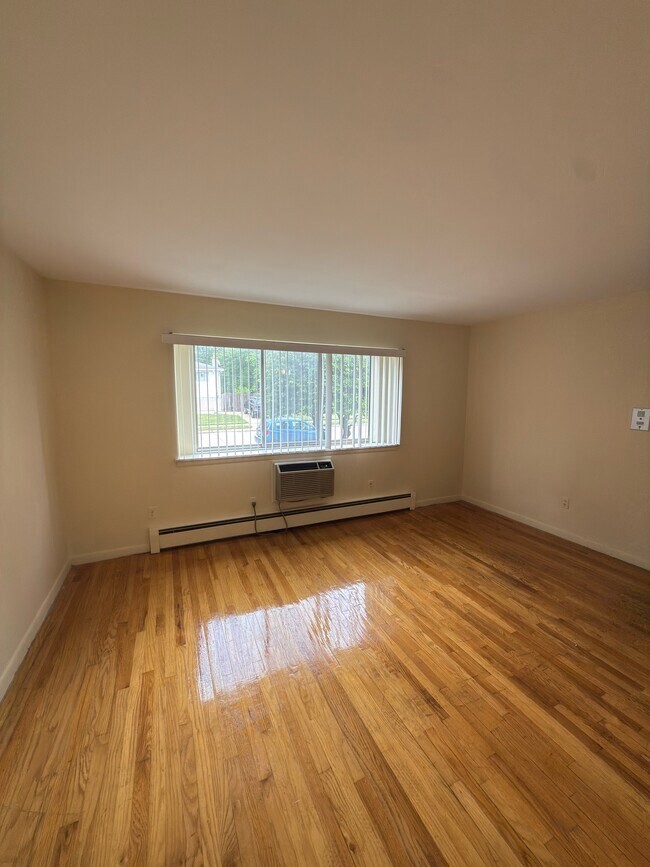 Foto del edificio - 5093 Mansfield Ave