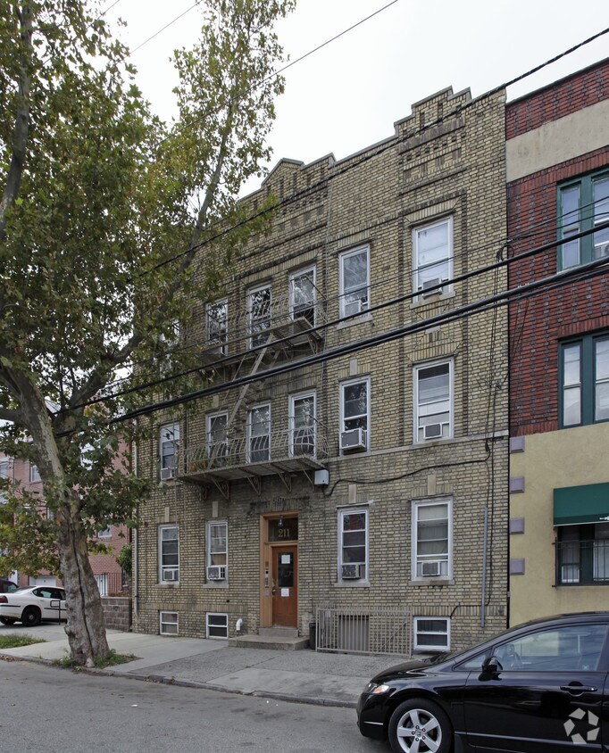 Primary Photo - 211 Woodward St