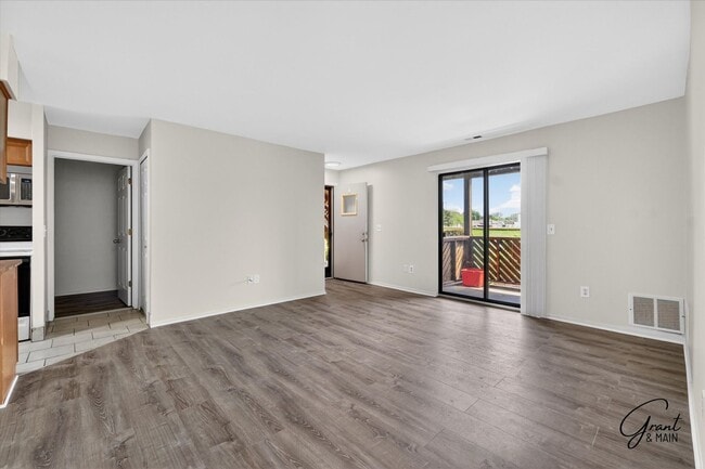 Building Photo - $1395 2 bedroom ground floor condo