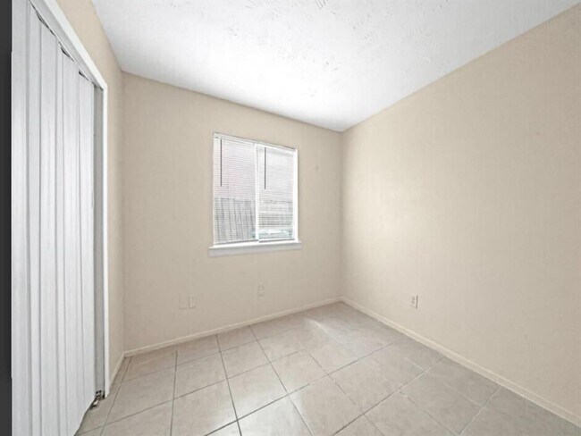 Foto del edificio - 10166 Inwood Hollow Ln