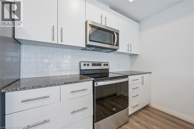 Building Photo - 108 Garment St