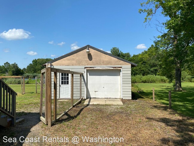 Building Photo - 4 br, 1.5 bath House - 554 W Main St.