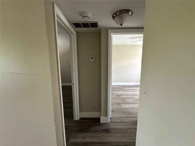 Foto del edificio - 260 SW 8th St