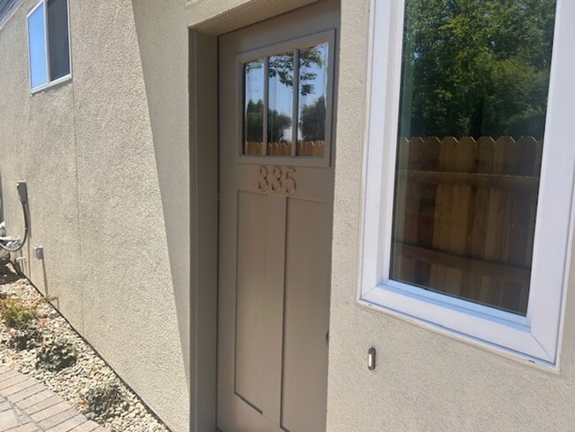 Foto del edificio - BRAND NEW! 3 bed 2.5 bath Right Next to UCD
