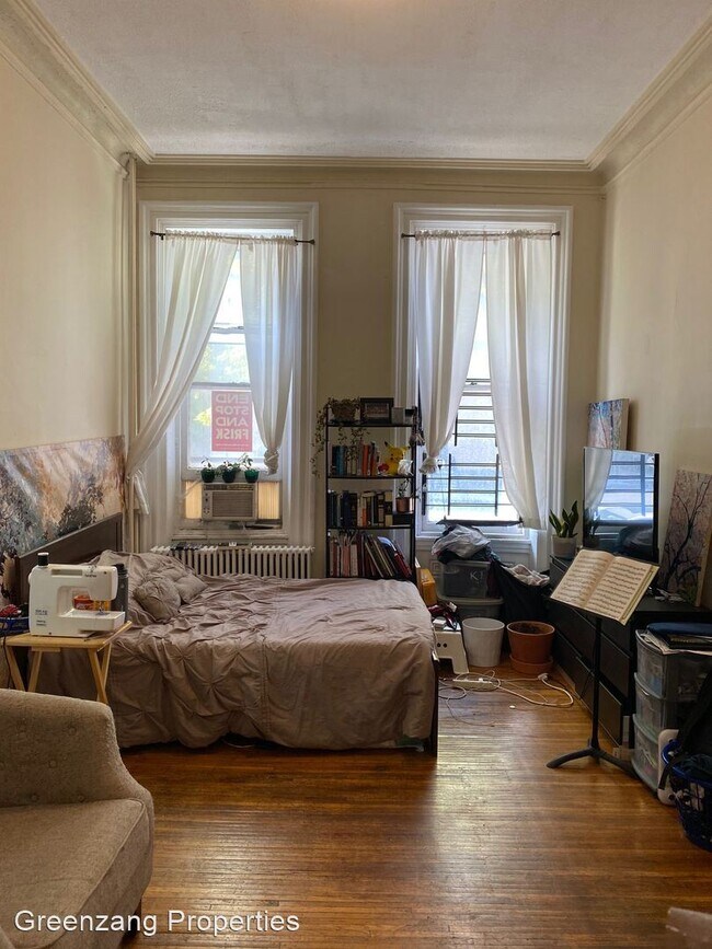 Foto del edificio - 2221 Spring Garden St