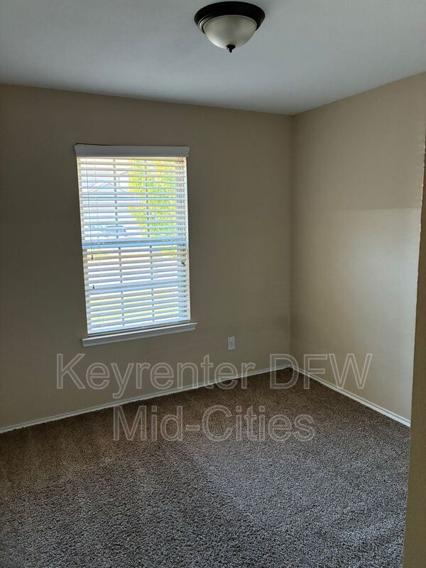 Foto del edificio - 1904 Meadow Crest Dr