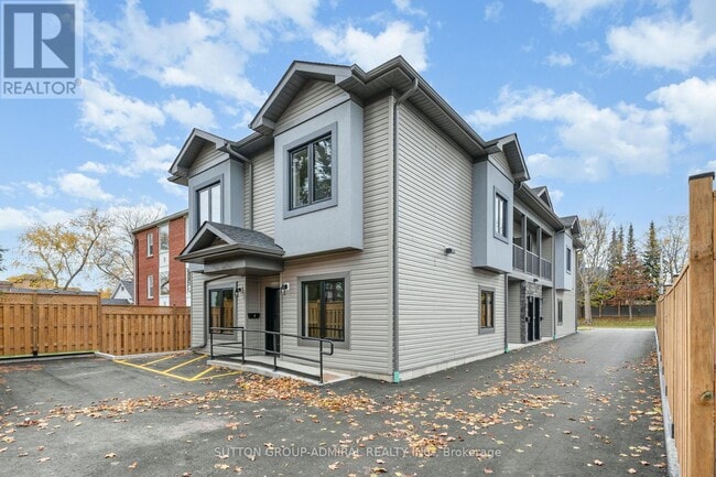 Building Photo - 274 King St E