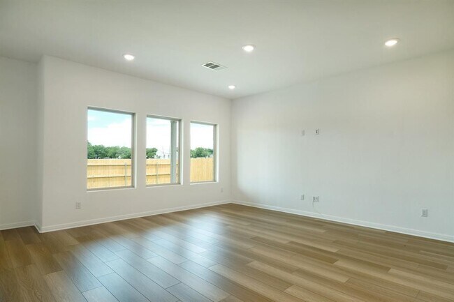 Building Photo - 12900 Cerro Castellan Trace