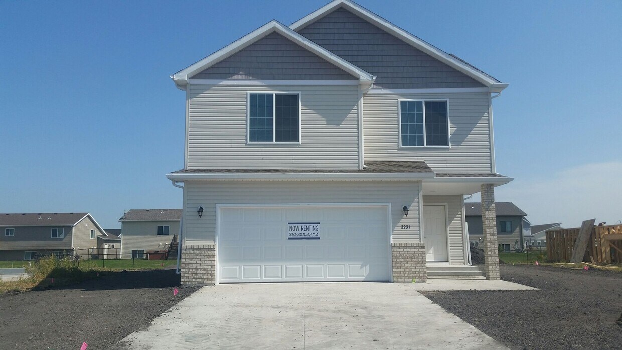 Primary Photo - 3 Bed 3 Bath Single Family Home