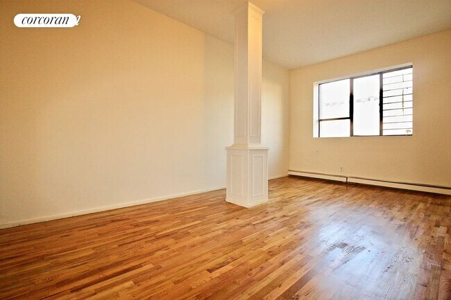 Foto del edificio - 272 Willoughby Ave