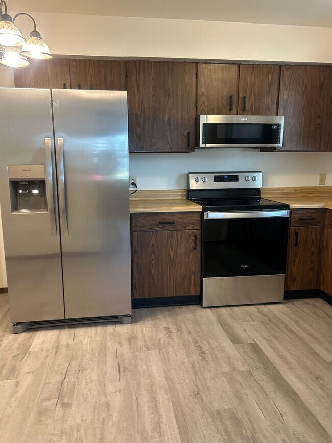 Foto del edificio - 1019/1021/1023 Brookwood Drive